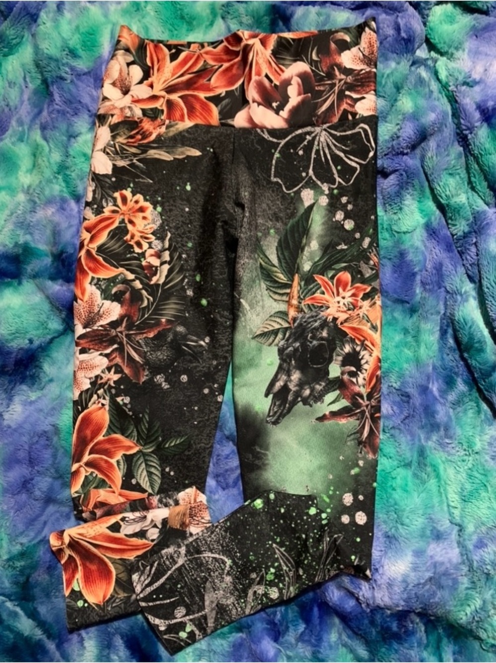 Floral & Skull Printed Leggings in Black and Green